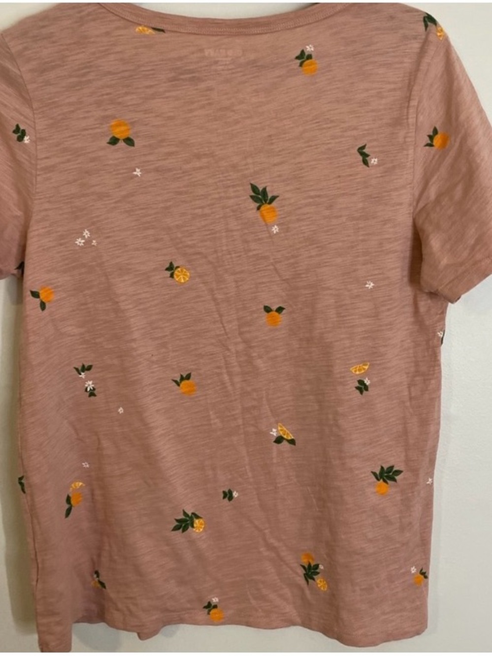 Old Navy Cotton V-Neck Tee Coral with Orange Blossom Motif size Tall medium - Picture 7 of 7